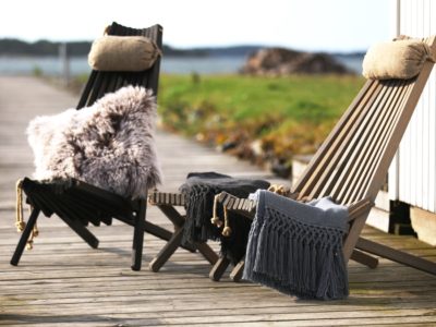 Dock_blackandgray_withpillowandblanket_LORES